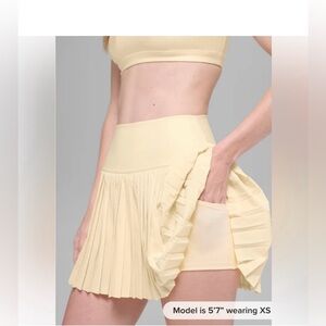 ALO Yoga Pleated Cream Women's Skirt
Yellow butter vanilla